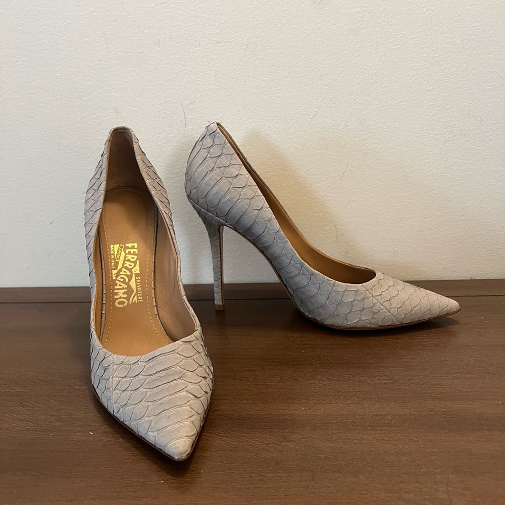 Salvatore Ferragamo Susi Gray Python Texture Heels - image 1